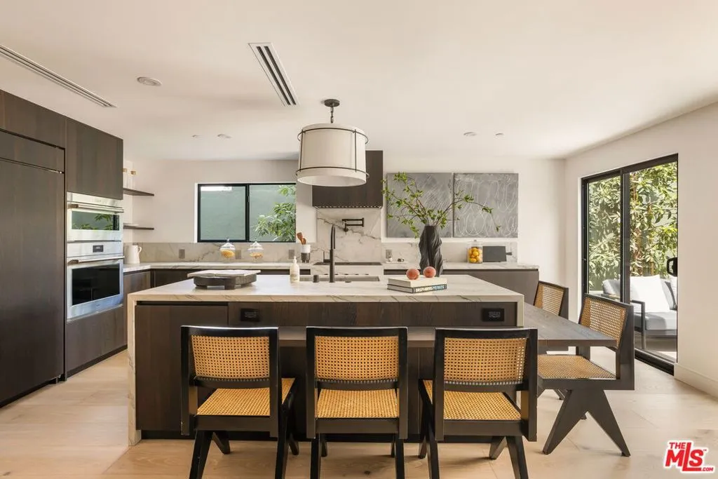 922 N West Knoll Drive, West Hollywood, California 90069 home-pic-13